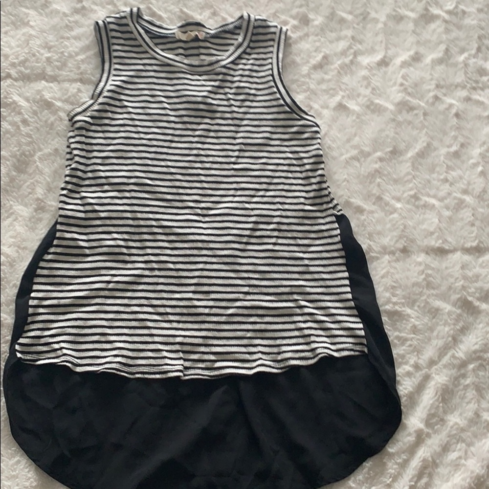 Black and white tank size M